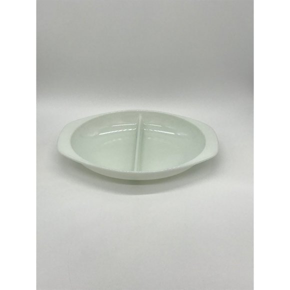 Vintage Milk Glass Pyrex Divided Casserole 1.5 Qt. #1063 - Picture 3 of 5